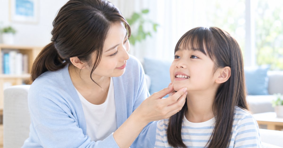 うちの子は出っ歯？受け口？家庭でできる見分け方と受診の目安